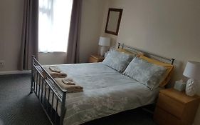 Cosy Stay In 4 Bedroom Apartment